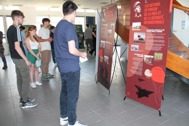Découverte de l'exposition OPEX par les jeunes